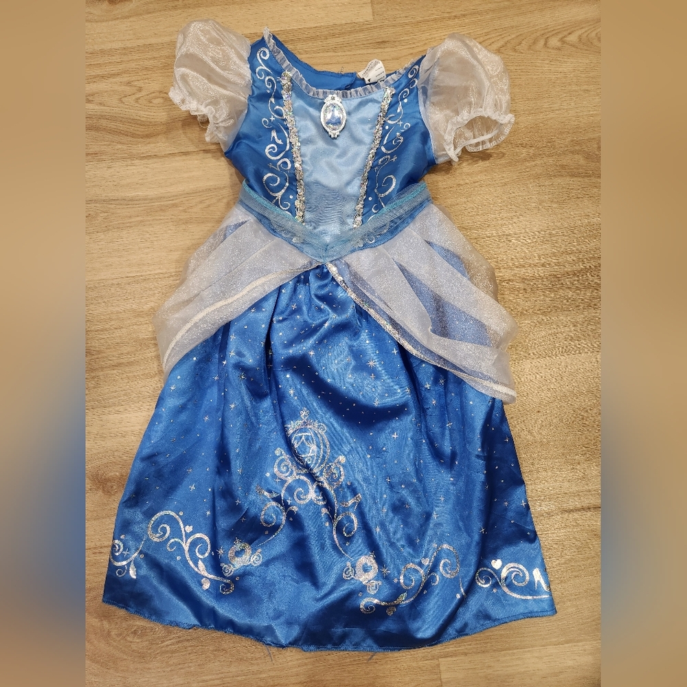Disney's Frozen Elsa Costume (Size 4-6)